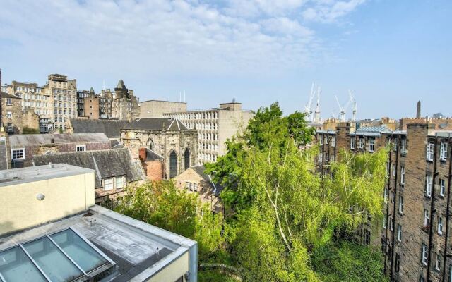 Modern 2Br Home On The Royal Mile