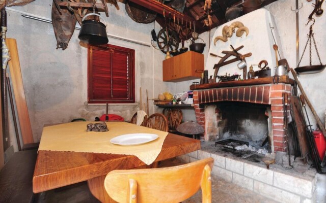 Amazing Apartment in Splitska With 2 Bedrooms and Wifi