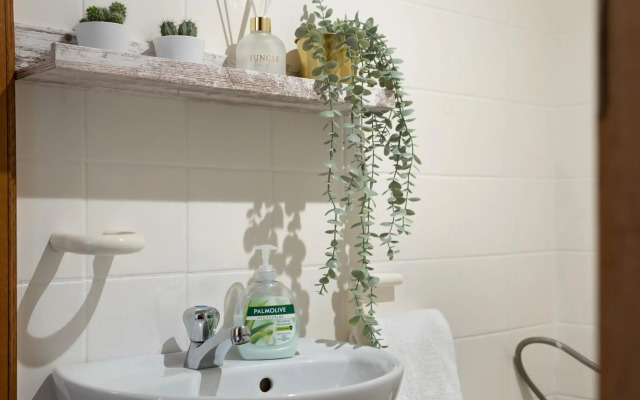 SHS HOMES- 3 BEDROOM, KITCHEN, WIFI, WORKSPACE, COFFEE, Central