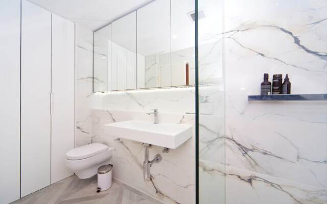 2 Bed Sydney Executive Apt Close To City