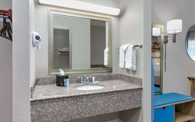 Days Inn & Suites by Wyndham Cabot