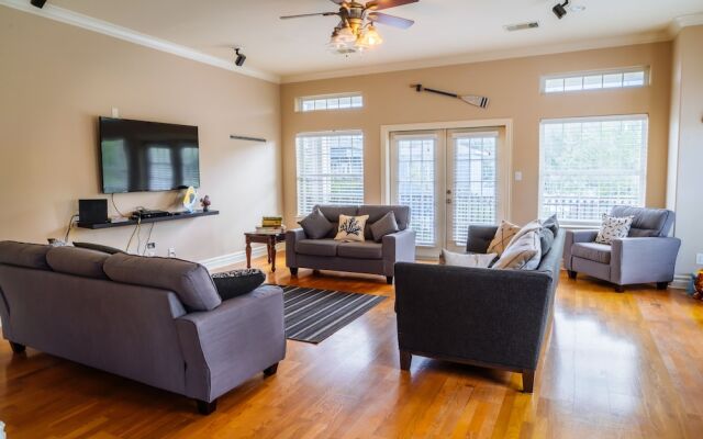 Spacious Kemah Boardwalk Townhome