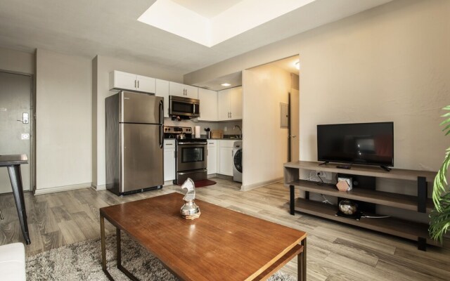 Bold Luxurious 1 bedroom Louisville getaway