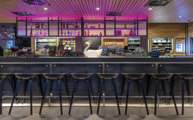 MOXY London Heathrow Airport