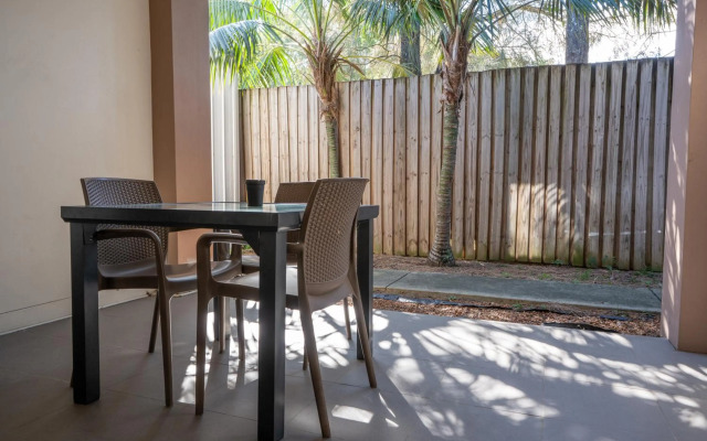 Novena Palms Motel