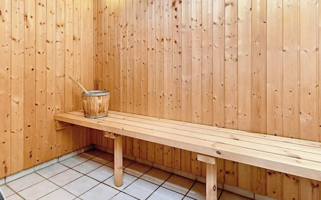 10 Person Holiday Home in Vaeggerlose