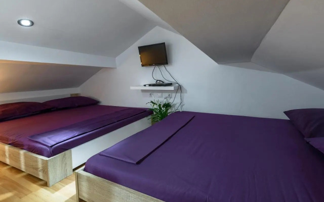 Top Location! Beach & Center Apt 4