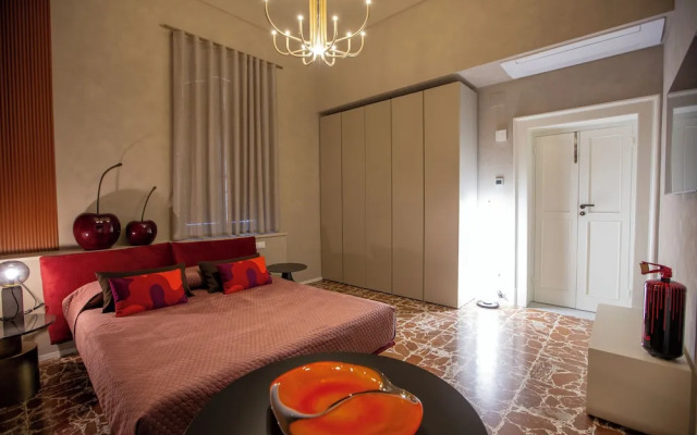 Reverse Art Hotel