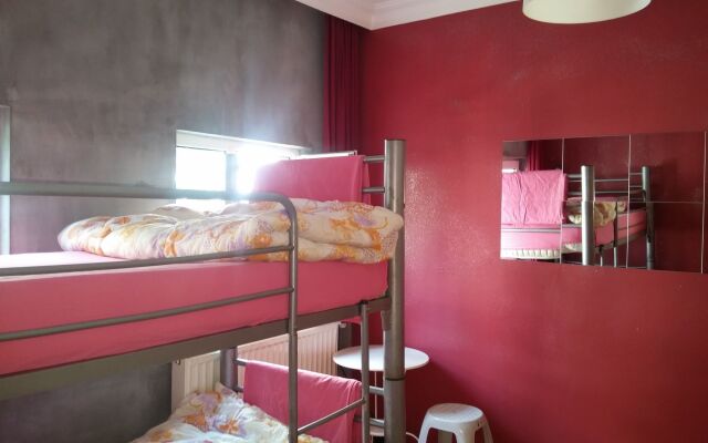 Innjoy Hostel - Adults Only