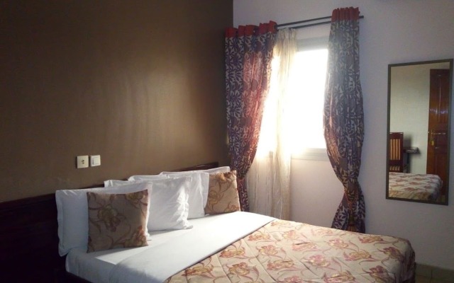 Hotel Vallee Des Rois