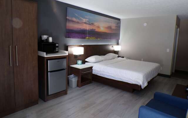 Luxor Inn & Suites, a Travelodge by Wyndham