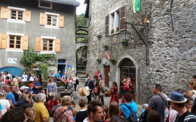 Au Cheval Blanc - appartements et chambres d'hôtes