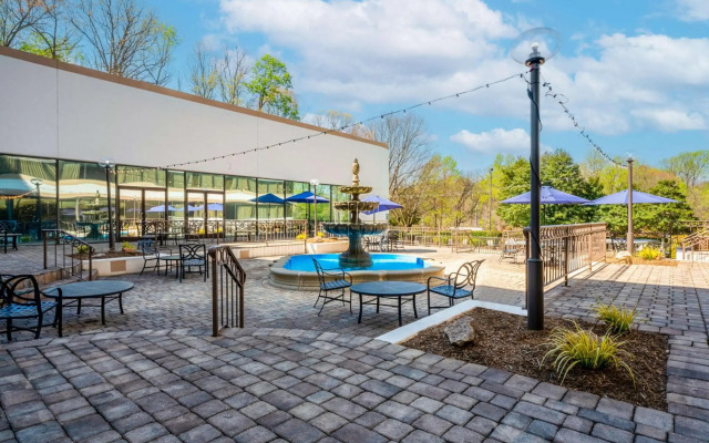 DoubleTree by Hilton South Charlotte Tyvola