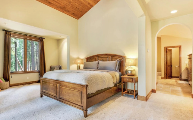 Star Haven Retreat 5 BDR Stunner!