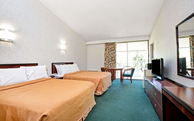 Howard Johnson Express Inn - Claremont