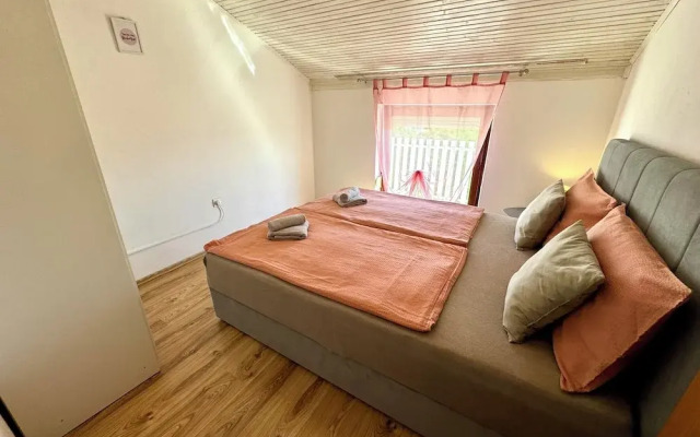 Apartment Lora 1