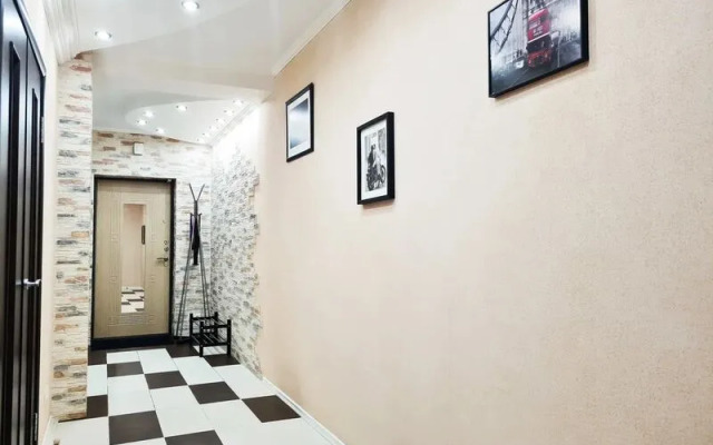 Apartaments Novosibirska, st. Kirova, 27/3-2 Floor