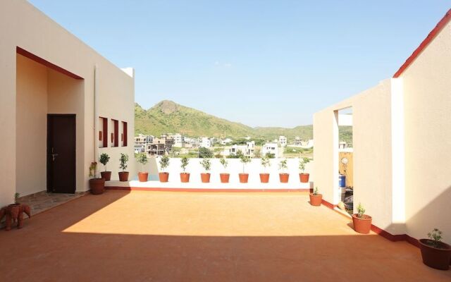 OYO 9723 Home Farm Stay Connaught Palace