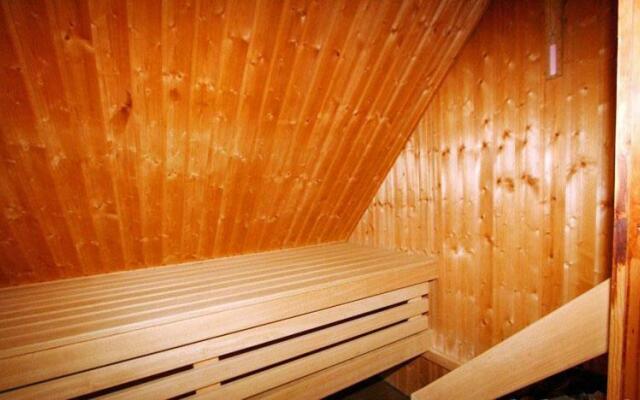 Komfortables Reetdachferienhaus Hasel 1