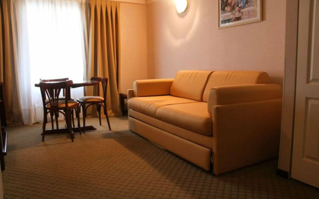 Hotel Reviens