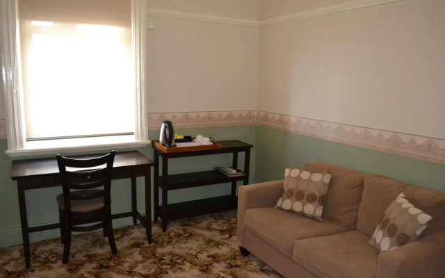 Hydro Hotel – Guest Rooms – Leeton