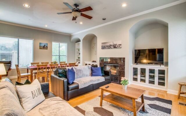 Gorgeous Oak Lawn Townhouse