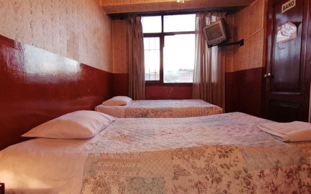 Alejandros Hotel