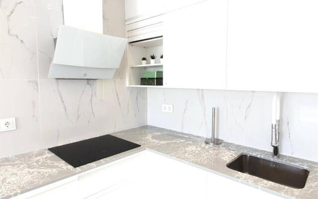 SKOL 645. Exclusive Three Bedrooms Apartment with Sea Views