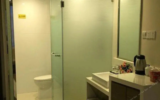 Phoenix Jinghua Hotel