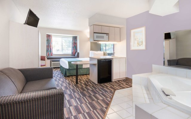 Microtel Inn & Suites by Wyndham Claremore