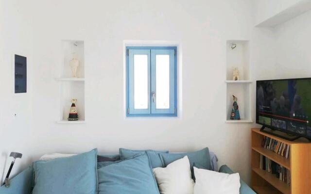 Aeriko Apartment in Paros