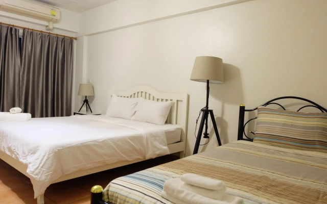 Lomsabai Apartments