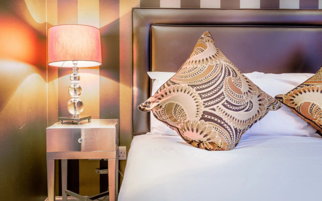 Tophams Hotel