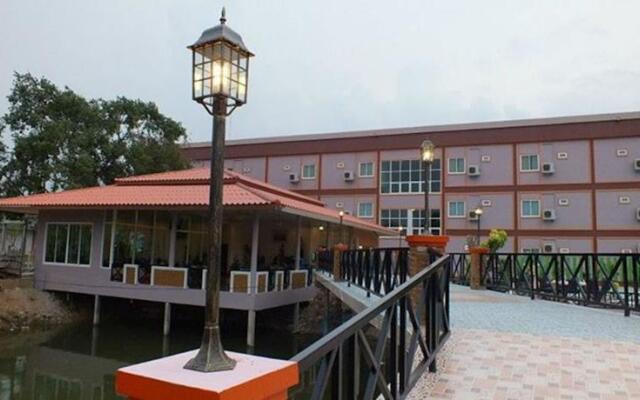 Thanasiri Hotel & Resort