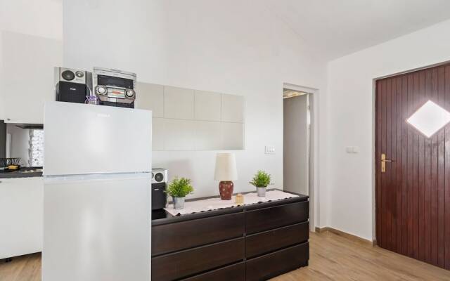 Lovely Apartment in Maslenica With Terrace