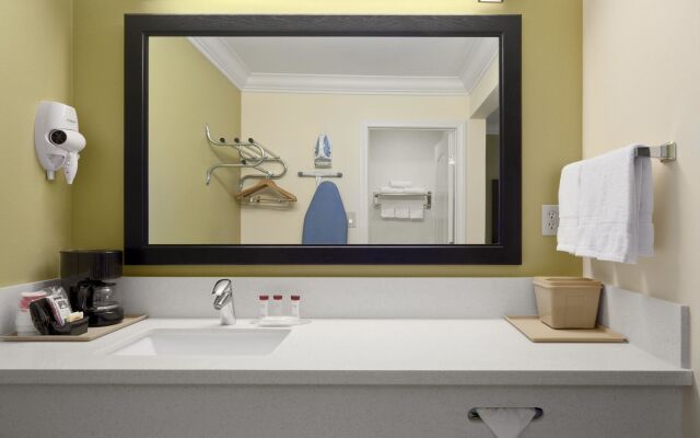 Solara Inn and Suites