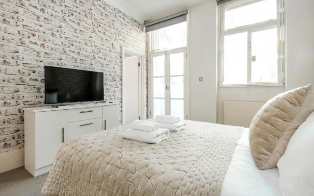 Stunning Home Near Earl s Court