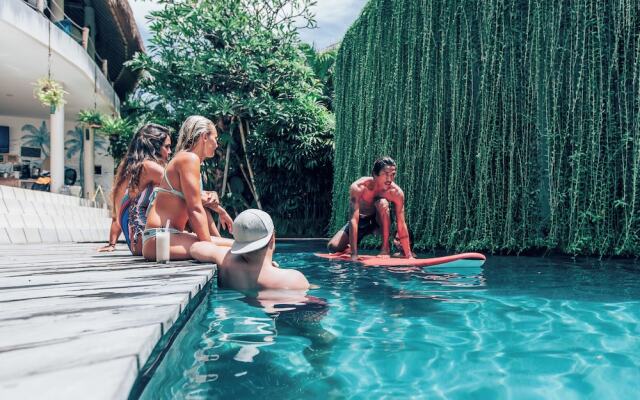 The Green Room Canggu - Hostel