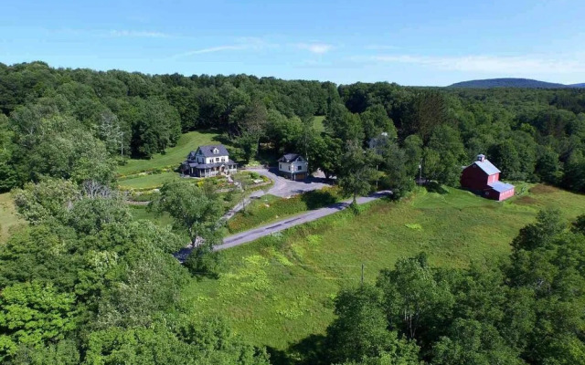 Breezy Hill Inn