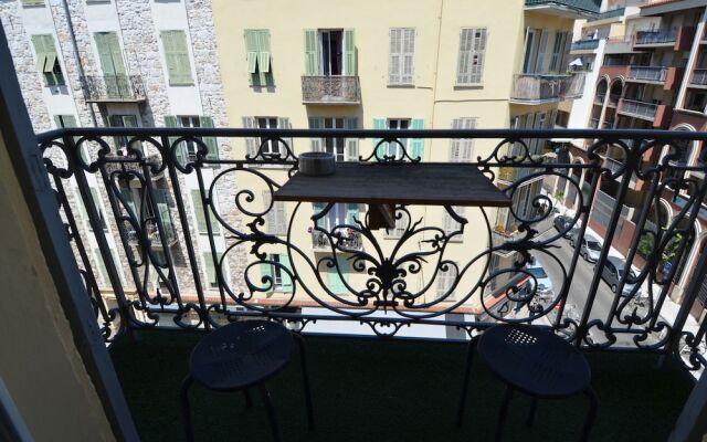 Apartment 5 Persons In Acropolis District In Nice