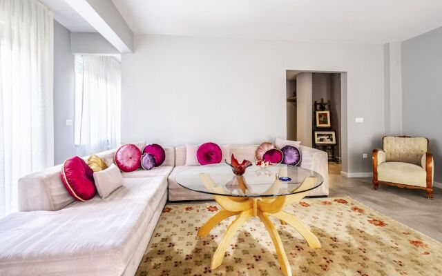 Vibrant Flat Next to Bostanci Marmaray Station