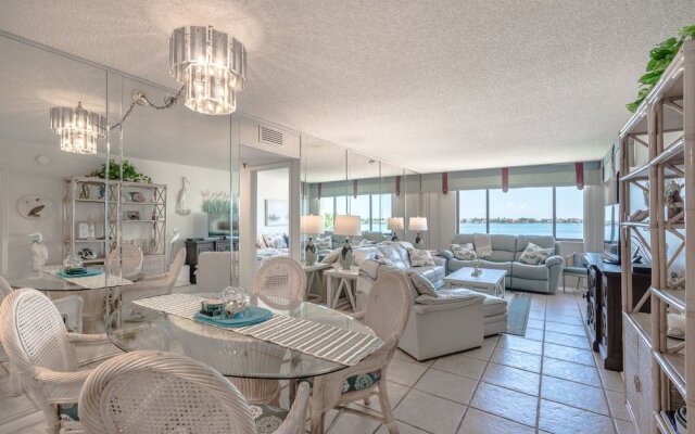 Bahia Del Mar P-401 by Vtrips