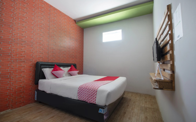 OYO 3283 Bwalk Hotel