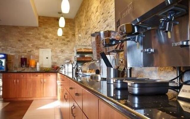 Best Western Plus Oakbrook Inn