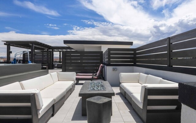 Palm Cove 2 Bedroom Condo