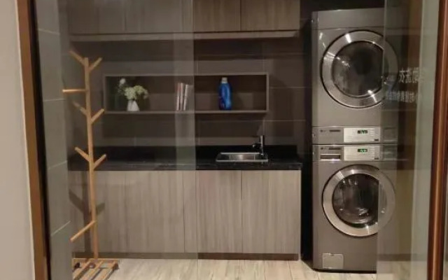 Qingdao Yingshi Hotel