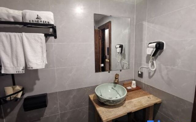 Xiyi Hailuogou townlet Xiaozhu Homestay