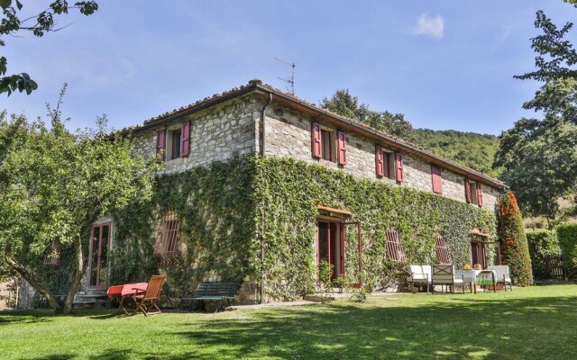 Villa with 6 Bedrooms in Castelnuovo, with Private Pool, Terrace And Wifi