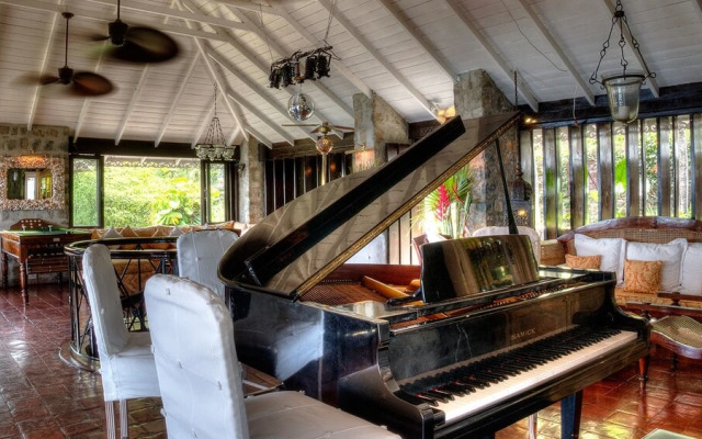 FireFly Hotel Mustique