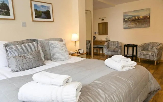 The Manor Hotel